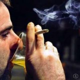 Alcohol and the electronic cigarette